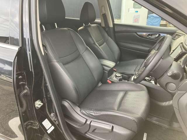 前席です。シートには汚れ等が無く綺麗です。