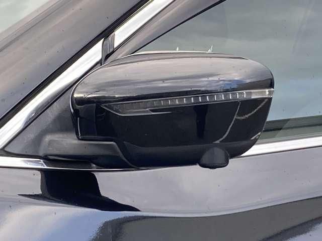 ウィンカードアミラー☆ライトの点滅で対向車、歩行者などに曲がることを知らせることができるので安心・安全につながりますね♪