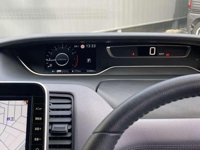 セレナ ２．０　ハイウェイスター　Ｖ　大画面ナビ・後席モニター・前後ドラレコ・　サイドエアバッグ　アラウンドビュ－　１オナ　アルミ　衝突被害軽減　ＬＤＰ　エアバッグ　両側オートスライドドア　ＬＥＤライト　インテリジェントキー　点検記録簿　サイドカメラ　メモリーナビ　ナビＴＶ（12枚目）