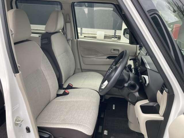 �O�Ȃł��B�Z���^�[�R���\�[���������̂Ŏԓ��ł̍��E�ړ����o���܂��B