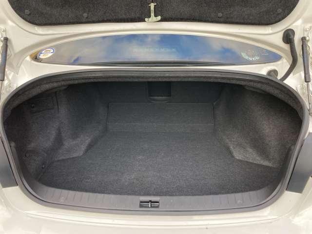 スカイライン ２．０　２００ＧＴ－ｔ　メーカーナビ・フルセグＴＶ・バックカメラ・　ＨＤＤナビ　Ｒカメラ　ワンセグ　アルミホイール　キーレス　クルコン　オートエアコン　ＡＢＳ　インテリキー　アイドリングストップ　盗難防止システム　ＥＴＣ　ＬＥＤヘッド（14枚目）