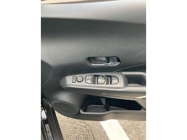 �S�ȃp���[�E�B���h�E�ƂȂ��Ă��܂��B�^�]�Ȃ̓I�[�g�ɂȂ��Ă���̂Ń����^�b�`�J���邱�Ƃ��o���܂��B