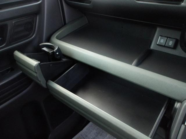 スペーシアギア スズキセーフティサポート装着車　ナビバックカメラ装着車　スペーシアギア　ＸＺターボ　スズキセーフティサポート装着車　軽自動車　電動スライドドア　ナビバックカメラ装着車　ツートンルーフ　ＥＴＣ装着車（23枚目）