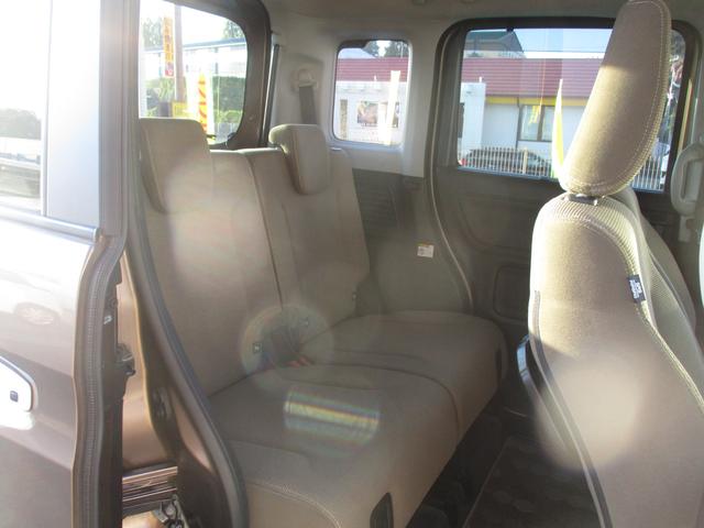 後席も綺麗にクリーニング済みです♪