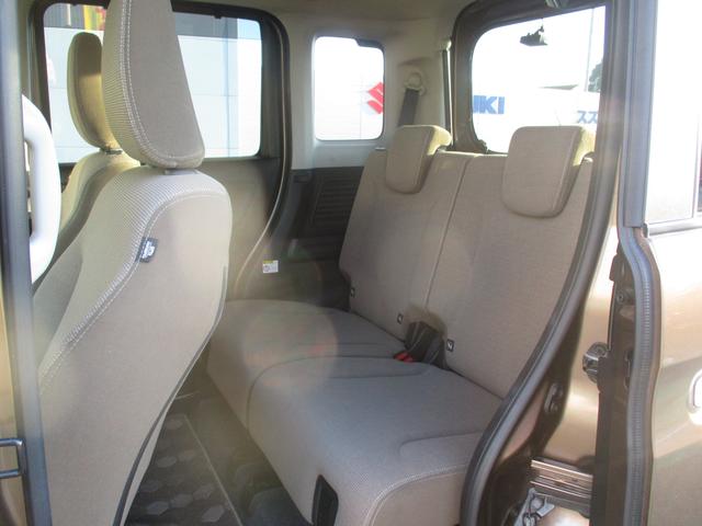 大人２人乗っても窮屈感はありません。