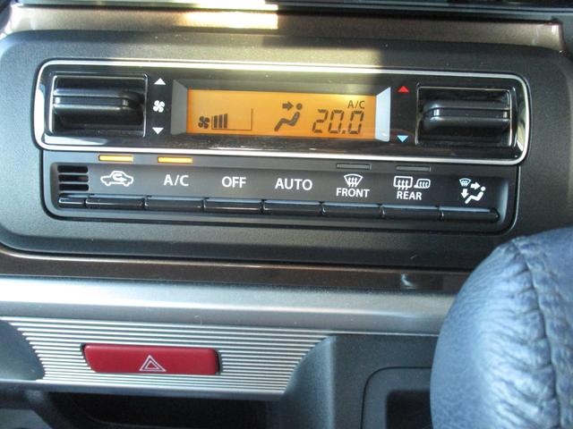 温度表示が液晶表示で見やすく、見た目もオシャレなフルオートエアコンを搭載☆