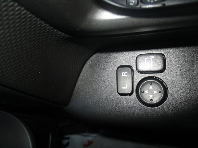 ドアミラーの格納や角度調整は運転席側のスイッチで操作が出来ますよ（＾０＾）