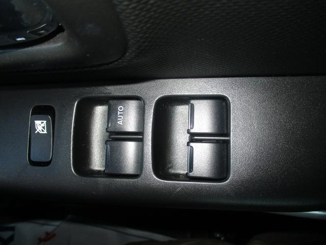 前後座席の窓も運転席側のスイッチで操作出来ます☆