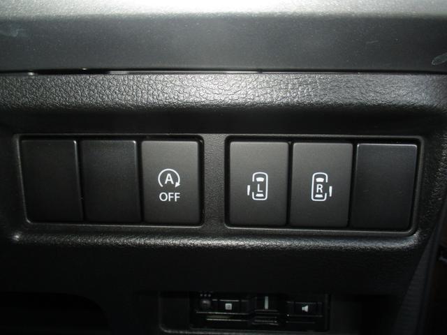 後ろのスライドドアとアイドリングストップの切り替えは運転席側のスイッチで操作できます。
