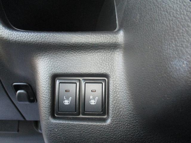運転席。助手席共にシートにはシートヒーターが内蔵されているので寒い時期でも快適です♪