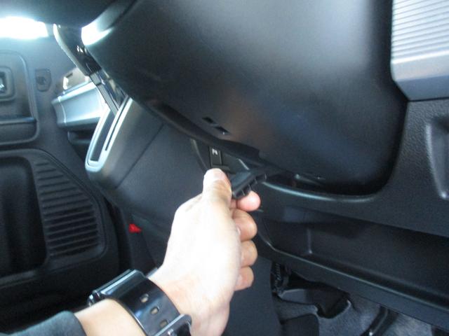 ドライバーの最適なハンドルポジションを調整出来るチルトステアリングです！