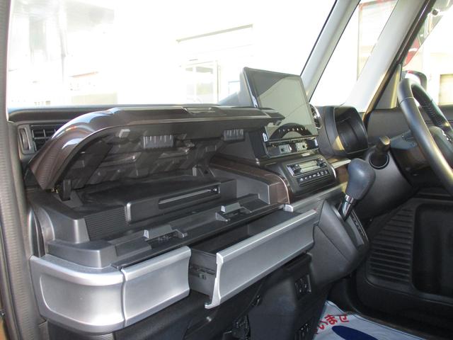 助手席側には蓋つきのＢＯＸと引き出しが収納スペースとしてあります（＾０＾）