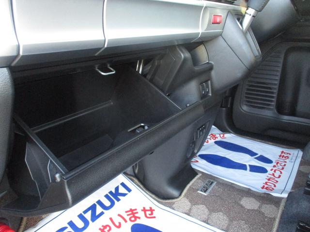 助手席側にはグローブＢＯＸがあるので、車検証入れの保管場所にどうぞ（＾０＾）
