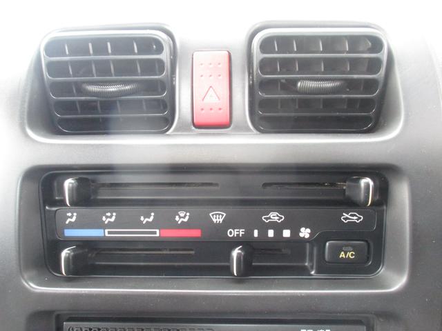 キャリイトラック ＫＣ　エアコン・パワステ　ＤＡ６３Ｔ　９型　パートタイム４ＷＤ　５速マニュアル　スピーカー付きラジオ　リヤゲートチェーン　マニュアルエアコン　パワステ　車検整備渡し（28枚目）