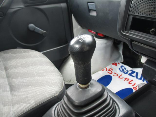 キャリイトラック ＫＣ　エアコン・パワステ　ＤＡ６３Ｔ　９型　パートタイム４ＷＤ　５速マニュアル　スピーカー付きラジオ　リヤゲートチェーン　マニュアルエアコン　パワステ　車検整備渡し（30枚目）