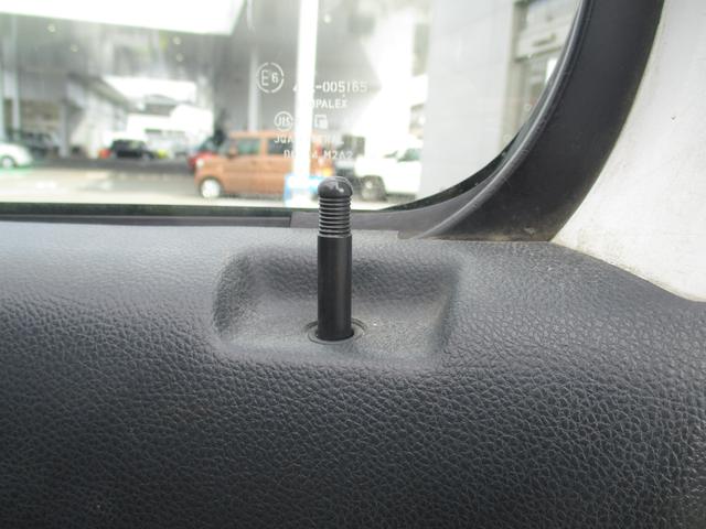 キャリイトラック ＫＣ　エアコン・パワステ　ＤＡ６３Ｔ　９型　パートタイム４ＷＤ　５速マニュアル　スピーカー付きラジオ　リヤゲートチェーン　マニュアルエアコン　パワステ　車検整備渡し（32枚目）