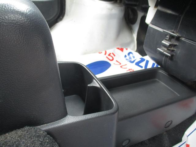 キャリイトラック ＫＣ　エアコン・パワステ　ＤＡ６３Ｔ　９型　パートタイム４ＷＤ　５速マニュアル　スピーカー付きラジオ　リヤゲートチェーン　マニュアルエアコン　パワステ　車検整備渡し（38枚目）