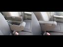 運転席シートに付いている肘置きは収納BOXにもなっています☆