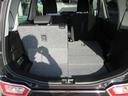 リヤシートは分割式になっています。写真のように片側だけ倒すことで3人乗り仕様も可能です♪