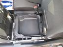 助手席シート下には、かなりの量の物を収納できます♪