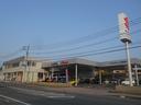 九州スズキ販売 スズキアリーナ飯塚柏の森店、国道沿いございます。