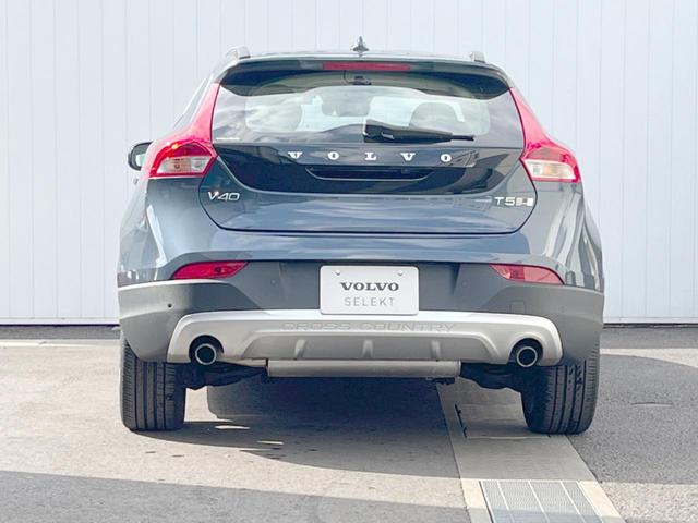クロスカントリー T5 AWDクラシックエディション 認定中古車 本革シート インテリセーフ 衝突被害軽減ブレーキ レーダークルーズ 禁煙車 (メモリー機能付き)パワーシート 純正ナビ バックカメラ bluetooth HIDヘッドライト(24枚目)