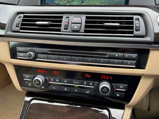 ５シリーズ 　ドライブレコーダー　クリアランスソナー　バックカメラ　ナビ　ＴＶ　アルミホイール　オートライト　ＣＶＴ　スマートキー　アイドリングストップ　パワーシート　ＣＤ　ＤＶＤ再生　ＵＳＢ（49枚目）