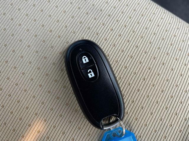 アルトラパン Ｘ　スマートキー　電動格納ミラー　ベンチシート　ＣＶＴ　盗難防止システム　ＡＢＳ　ＣＤ　アルミホイール　衝突安全ボディ　エアコン　パワーステアリング　パワーウィンドウ（8枚目）