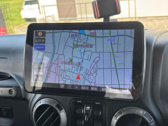 ジープ・ラングラーアンリミテッド スポーツ　４ＷＤ　ＥＴＣ　バックカメラ　オートクルーズコントロール　ナビ　ＴＶ　アルミホイール　ＡＴ　盗難防止システム　ＣＤ　ＤＶＤ再生　ＵＳＢ　Ｂｌｕｅｔｏｏｔｈ　ＡＢＳ　ＥＳＣ　エアコン　パワーウィンドウ（4枚目）