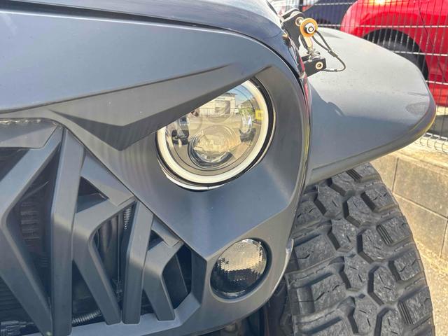 ジープ・ラングラーアンリミテッド スポーツ　４ＷＤ　ＥＴＣ　バックカメラ　オートクルーズコントロール　ナビ　ＴＶ　アルミホイール　ＡＴ　盗難防止システム　ＣＤ　ＤＶＤ再生　ＵＳＢ　Ｂｌｕｅｔｏｏｔｈ　ＡＢＳ　ＥＳＣ　エアコン　パワーウィンドウ（29枚目）