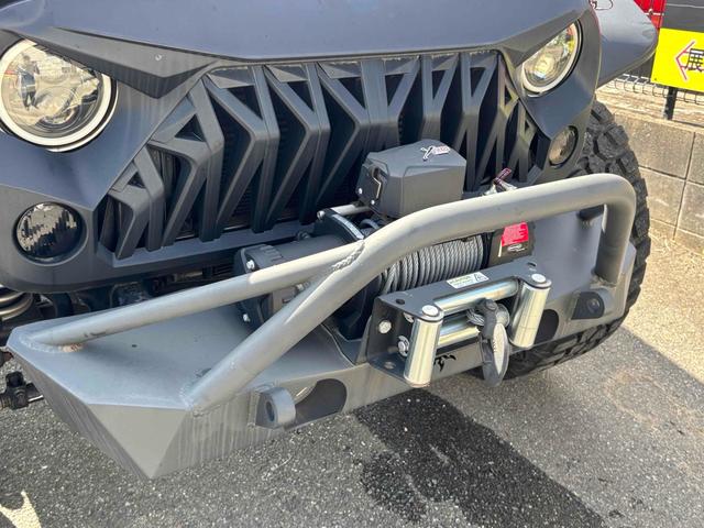 ジープ・ラングラーアンリミテッド スポーツ　４ＷＤ　ＥＴＣ　バックカメラ　オートクルーズコントロール　ナビ　ＴＶ　アルミホイール　ＡＴ　盗難防止システム　ＣＤ　ＤＶＤ再生　ＵＳＢ　Ｂｌｕｅｔｏｏｔｈ　ＡＢＳ　ＥＳＣ　エアコン　パワーウィンドウ（30枚目）