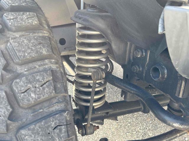 ジープ・ラングラーアンリミテッド スポーツ　４ＷＤ　ＥＴＣ　バックカメラ　オートクルーズコントロール　ナビ　ＴＶ　アルミホイール　ＡＴ　盗難防止システム　ＣＤ　ＤＶＤ再生　ＵＳＢ　Ｂｌｕｅｔｏｏｔｈ　ＡＢＳ　ＥＳＣ　エアコン　パワーウィンドウ（32枚目）