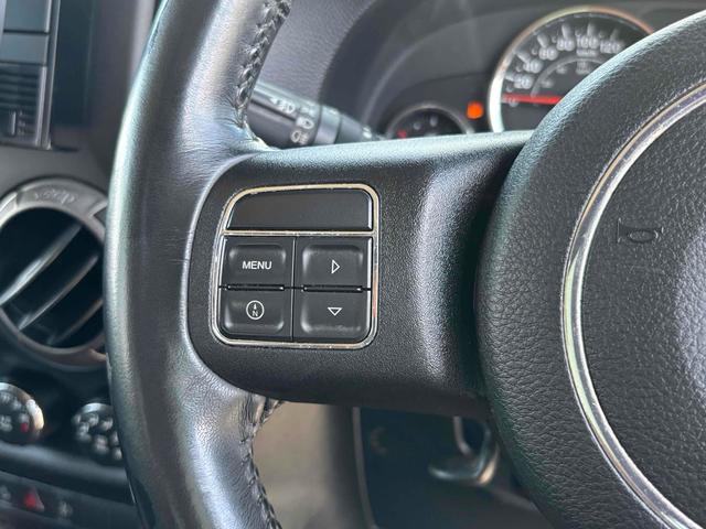 ジープ・ラングラーアンリミテッド スポーツ　４ＷＤ　ＥＴＣ　バックカメラ　オートクルーズコントロール　ナビ　ＴＶ　アルミホイール　ＡＴ　盗難防止システム　ＣＤ　ＤＶＤ再生　ＵＳＢ　Ｂｌｕｅｔｏｏｔｈ　ＡＢＳ　ＥＳＣ　エアコン　パワーウィンドウ（50枚目）