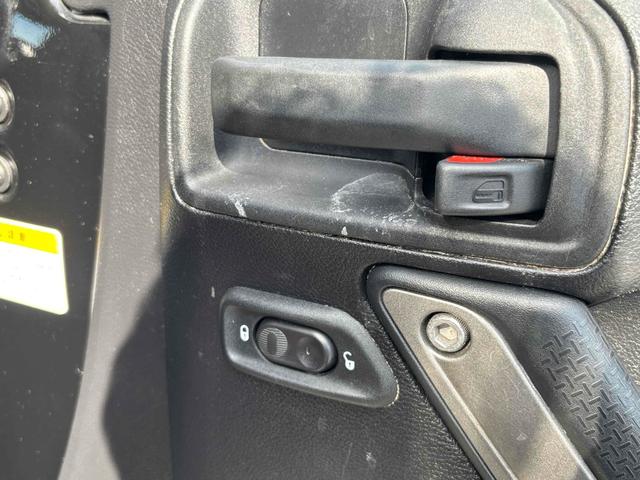 ジープ・ラングラーアンリミテッド スポーツ　４ＷＤ　ＥＴＣ　バックカメラ　オートクルーズコントロール　ナビ　ＴＶ　アルミホイール　ＡＴ　盗難防止システム　ＣＤ　ＤＶＤ再生　ＵＳＢ　Ｂｌｕｅｔｏｏｔｈ　ＡＢＳ　ＥＳＣ　エアコン　パワーウィンドウ（52枚目）