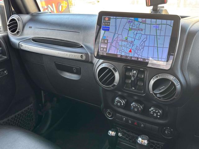 ジープ・ラングラーアンリミテッド スポーツ　４ＷＤ　ＥＴＣ　バックカメラ　オートクルーズコントロール　ナビ　ＴＶ　アルミホイール　ＡＴ　盗難防止システム　ＣＤ　ＤＶＤ再生　ＵＳＢ　Ｂｌｕｅｔｏｏｔｈ　ＡＢＳ　ＥＳＣ　エアコン　パワーウィンドウ（54枚目）