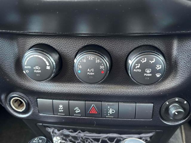 ジープ・ラングラーアンリミテッド スポーツ　４ＷＤ　ＥＴＣ　バックカメラ　オートクルーズコントロール　ナビ　ＴＶ　アルミホイール　ＡＴ　盗難防止システム　ＣＤ　ＤＶＤ再生　ＵＳＢ　Ｂｌｕｅｔｏｏｔｈ　ＡＢＳ　ＥＳＣ　エアコン　パワーウィンドウ（56枚目）