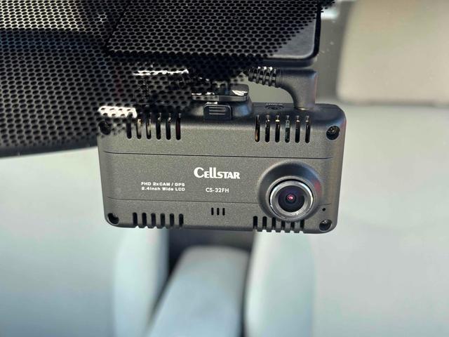 プリウス Ｓ　ドライブレコーダー　ＥＴＣ　バックカメラ　ナビ　ＴＶ　アルミホイール　オートライト　ＨＩＤ　スマートキー　電動格納ミラー　ＣＶＴ　盗難防止システム　衝突安全ボディ　ＡＢＳ　ＥＳＣ　ＣＤ（8枚目）