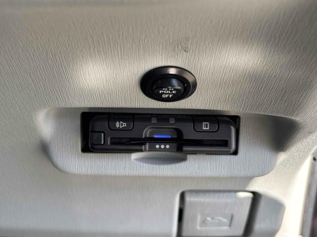 プリウス Ｓ　ドライブレコーダー　ＥＴＣ　バックカメラ　ナビ　ＴＶ　アルミホイール　オートライト　ＨＩＤ　スマートキー　電動格納ミラー　ＣＶＴ　盗難防止システム　衝突安全ボディ　ＡＢＳ　ＥＳＣ　ＣＤ（9枚目）