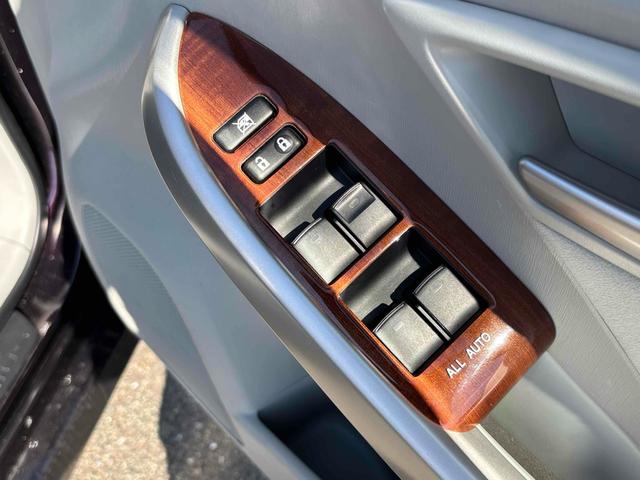 プリウス Ｓ　ドライブレコーダー　ＥＴＣ　バックカメラ　ナビ　ＴＶ　アルミホイール　オートライト　ＨＩＤ　スマートキー　電動格納ミラー　ＣＶＴ　盗難防止システム　衝突安全ボディ　ＡＢＳ　ＥＳＣ　ＣＤ（11枚目）