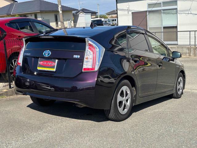 プリウス Ｓ　ドライブレコーダー　ＥＴＣ　バックカメラ　ナビ　ＴＶ　アルミホイール　オートライト　ＨＩＤ　スマートキー　電動格納ミラー　ＣＶＴ　盗難防止システム　衝突安全ボディ　ＡＢＳ　ＥＳＣ　ＣＤ（16枚目）