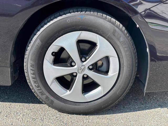 プリウス Ｓ　ドライブレコーダー　ＥＴＣ　バックカメラ　ナビ　ＴＶ　アルミホイール　オートライト　ＨＩＤ　スマートキー　電動格納ミラー　ＣＶＴ　盗難防止システム　衝突安全ボディ　ＡＢＳ　ＥＳＣ　ＣＤ（20枚目）