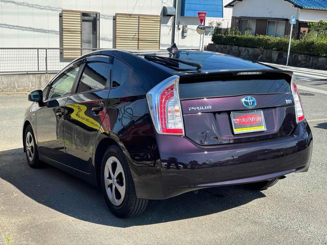 プリウス Ｓ　ドライブレコーダー　ＥＴＣ　バックカメラ　ナビ　ＴＶ　アルミホイール　オートライト　ＨＩＤ　スマートキー　電動格納ミラー　ＣＶＴ　盗難防止システム　衝突安全ボディ　ＡＢＳ　ＥＳＣ　ＣＤ（26枚目）