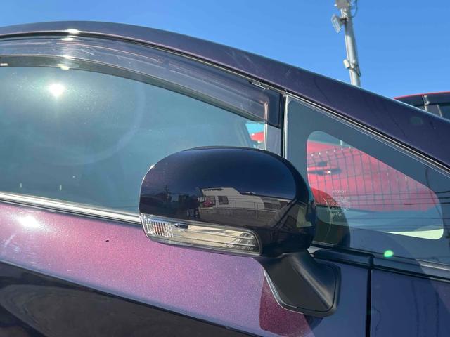 プリウス Ｓ　ドライブレコーダー　ＥＴＣ　バックカメラ　ナビ　ＴＶ　アルミホイール　オートライト　ＨＩＤ　スマートキー　電動格納ミラー　ＣＶＴ　盗難防止システム　衝突安全ボディ　ＡＢＳ　ＥＳＣ　ＣＤ（31枚目）