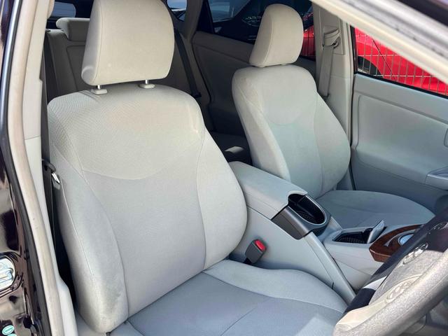 プリウス Ｓ　ドライブレコーダー　ＥＴＣ　バックカメラ　ナビ　ＴＶ　アルミホイール　オートライト　ＨＩＤ　スマートキー　電動格納ミラー　ＣＶＴ　盗難防止システム　衝突安全ボディ　ＡＢＳ　ＥＳＣ　ＣＤ（35枚目）