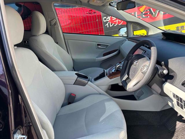 プリウス Ｓ　ドライブレコーダー　ＥＴＣ　バックカメラ　ナビ　ＴＶ　アルミホイール　オートライト　ＨＩＤ　スマートキー　電動格納ミラー　ＣＶＴ　盗難防止システム　衝突安全ボディ　ＡＢＳ　ＥＳＣ　ＣＤ（36枚目）