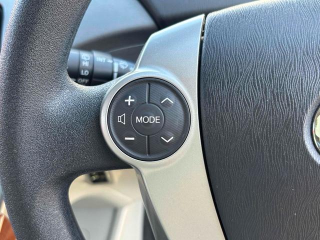 プリウス Ｓ　ドライブレコーダー　ＥＴＣ　バックカメラ　ナビ　ＴＶ　アルミホイール　オートライト　ＨＩＤ　スマートキー　電動格納ミラー　ＣＶＴ　盗難防止システム　衝突安全ボディ　ＡＢＳ　ＥＳＣ　ＣＤ（43枚目）