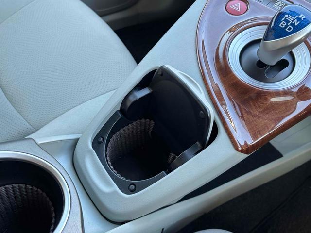 プリウス Ｓ　ドライブレコーダー　ＥＴＣ　バックカメラ　ナビ　ＴＶ　アルミホイール　オートライト　ＨＩＤ　スマートキー　電動格納ミラー　ＣＶＴ　盗難防止システム　衝突安全ボディ　ＡＢＳ　ＥＳＣ　ＣＤ（55枚目）