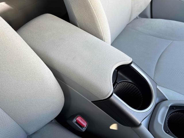 プリウス Ｓ　ドライブレコーダー　ＥＴＣ　バックカメラ　ナビ　ＴＶ　アルミホイール　オートライト　ＨＩＤ　スマートキー　電動格納ミラー　ＣＶＴ　盗難防止システム　衝突安全ボディ　ＡＢＳ　ＥＳＣ　ＣＤ（56枚目）