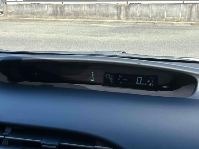 プリウス Ｓ　ドライブレコーダー　ＥＴＣ　バックカメラ　ナビ　ＴＶ　アルミホイール　オートライト　ＨＩＤ　スマートキー　電動格納ミラー　ＣＶＴ　盗難防止システム　衝突安全ボディ　ＡＢＳ　ＥＳＣ　ＣＤ（61枚目）