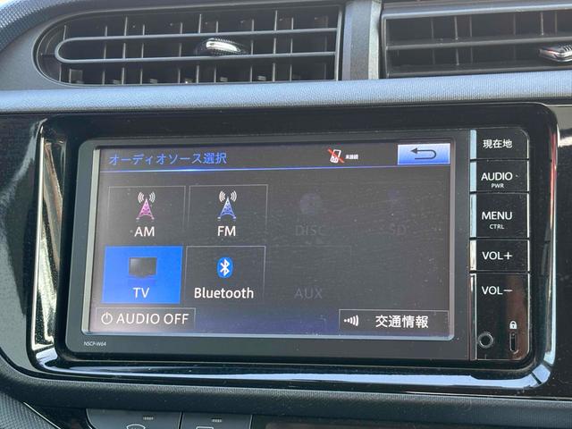 アクア Ｓ　ドライブレコーダー　ＥＴＣ　バックカメラ　ナビ　ＴＶ　オートライト　スマートキー　電動格納ミラー　ＣＶＴ　衝突安全ボディ　ＡＢＳ　ＥＳＣ　ＣＤ　ミュージックプレイヤー接続可　Ｂｌｕｅｔｏｏｔｈ（4枚目）